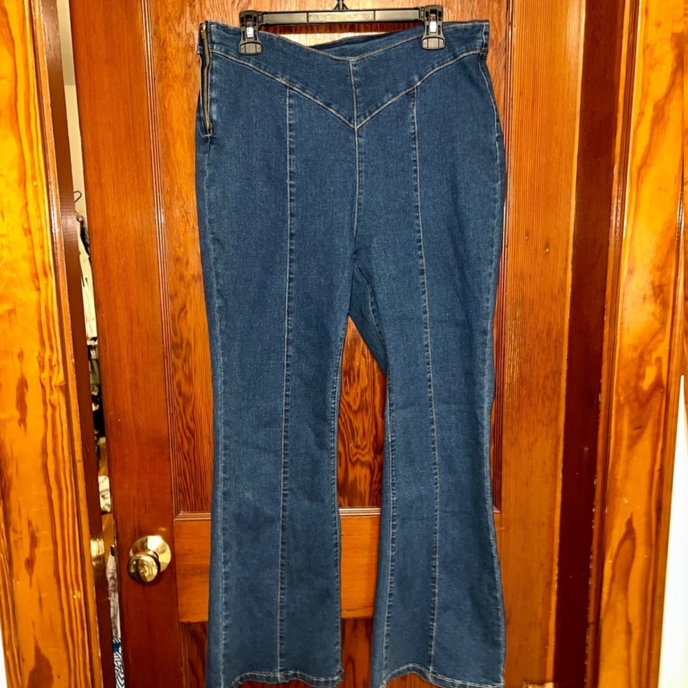 Stretchy high waisted flare jeans Shein curve 1x. Never worn